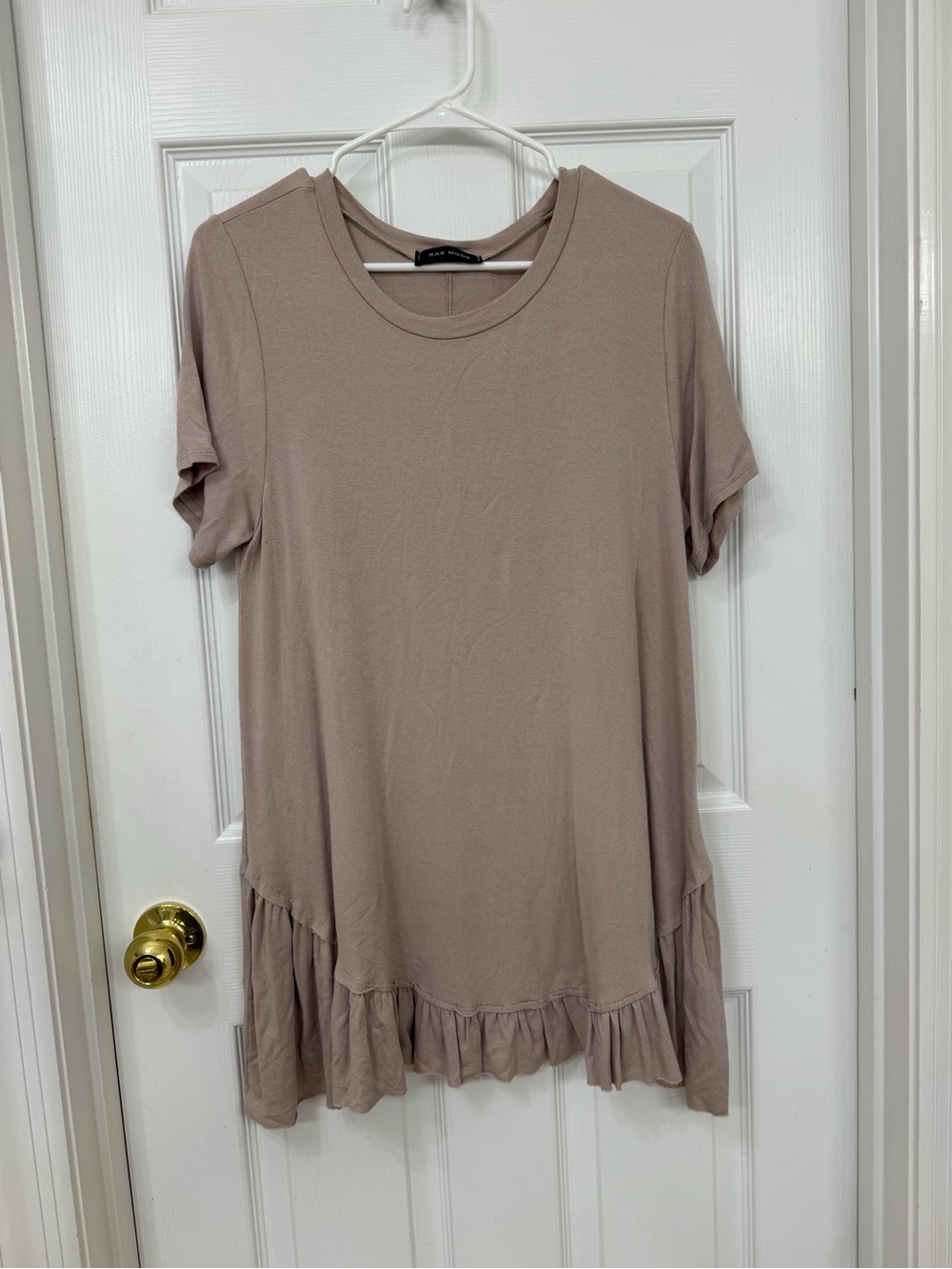 Casual Ruffle-Hem Tee-taupe